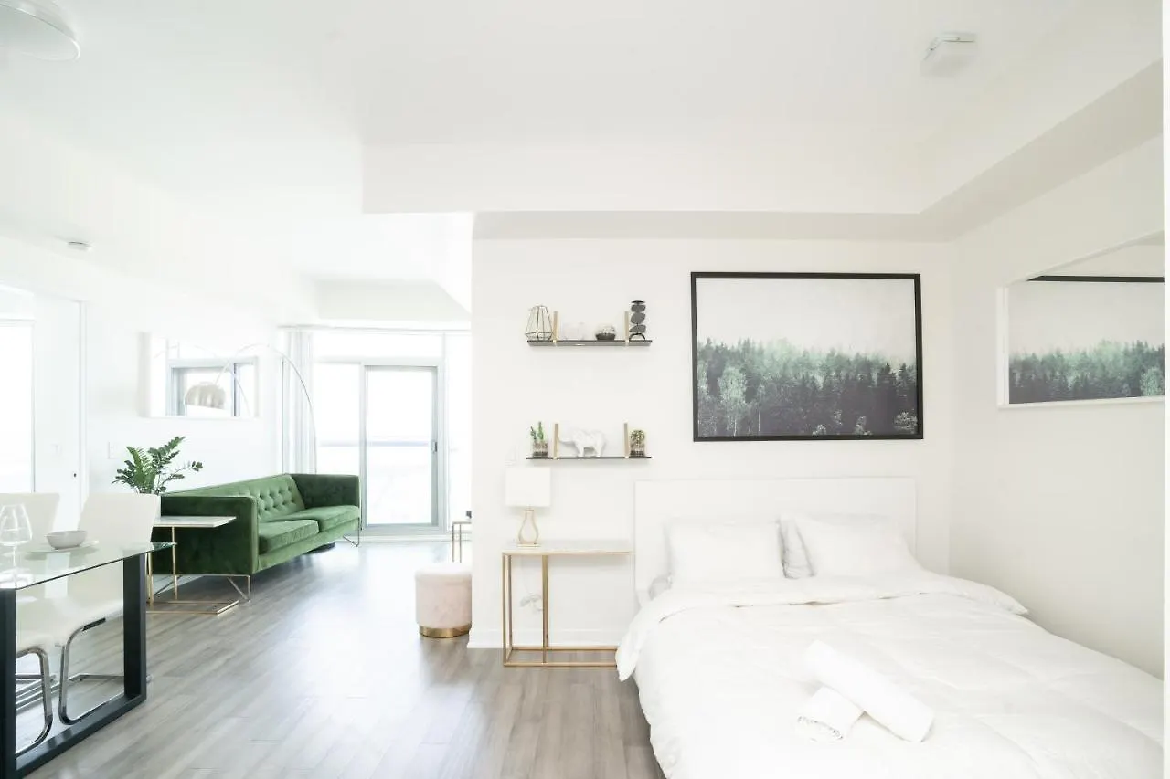 Beautiful Luxurious Modern Condo With Breathtaking Views Toronto Apartment