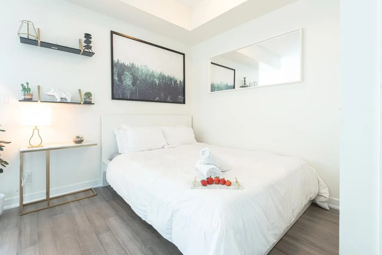 Beautiful Luxurious Modern Condo With Breathtaking Views Toronto 0*,