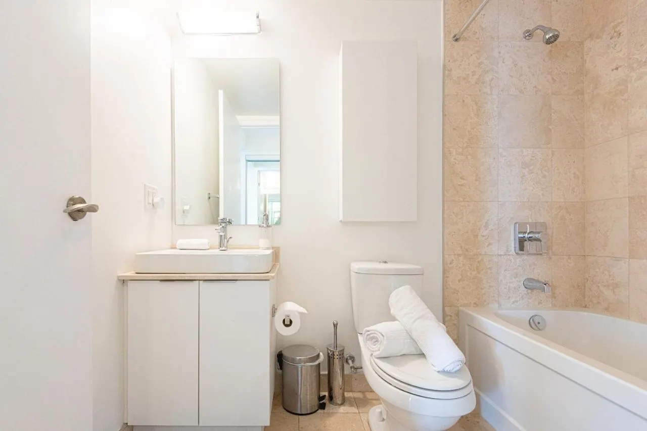 Beautiful Luxurious Modern Condo With Breathtaking Views Toronto