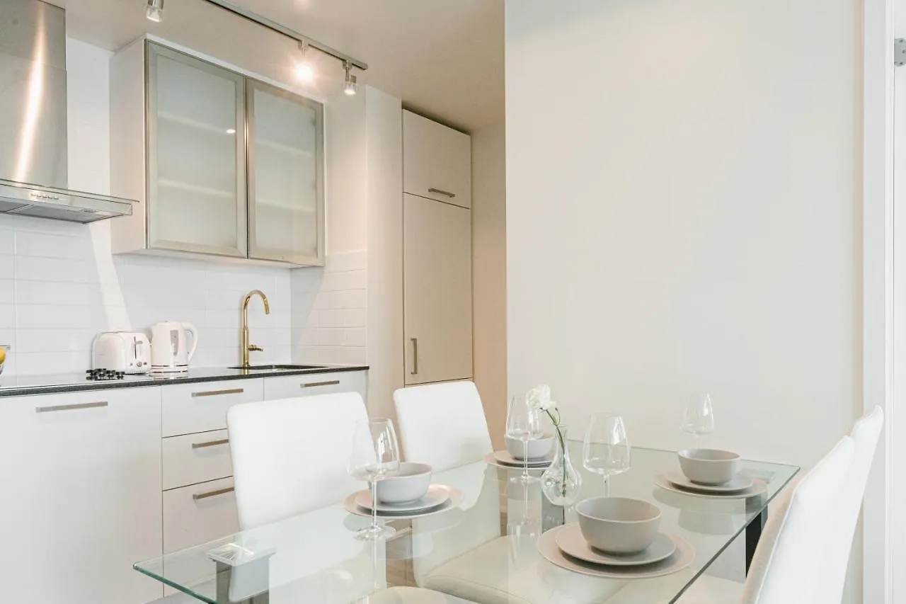 Beautiful Luxurious Modern Condo With Breathtaking Views Toronto Apartment
