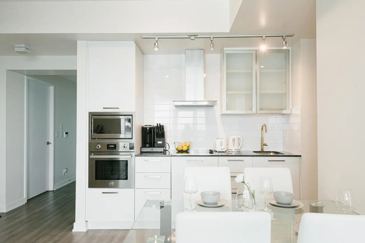 Beautiful Luxurious Modern Condo With Breathtaking Views Toronto